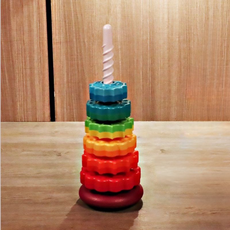Torre de juguete colorida para apilar y girar para niños pequeños: 6 discos para un tiempo de juego sin fin