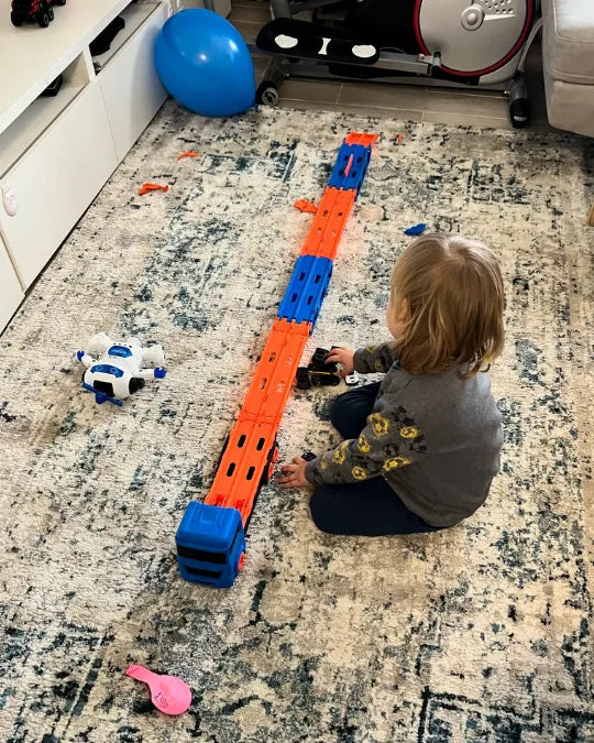 CegCar Blaster Criativae - Car Hauler Truck with 5 Ft Race Track