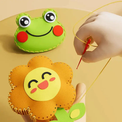 DIY EVA-naaiset met speelgoed en sleutelhanger