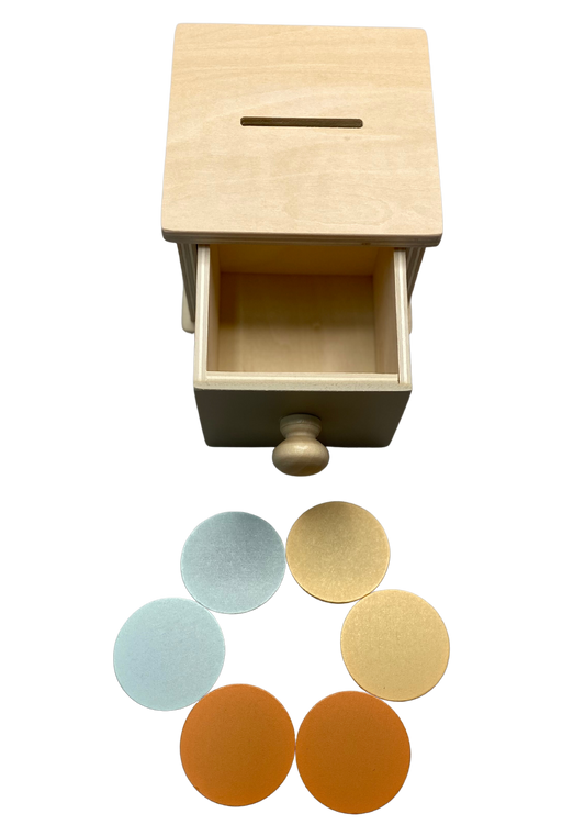 Montessori Object Permanence Box mit Münze und Schublade
