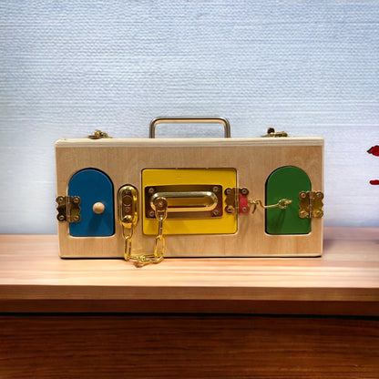 Montessori houten schatkist met 10 grendel- en slotdeuren - Interactief leerspeelgoed