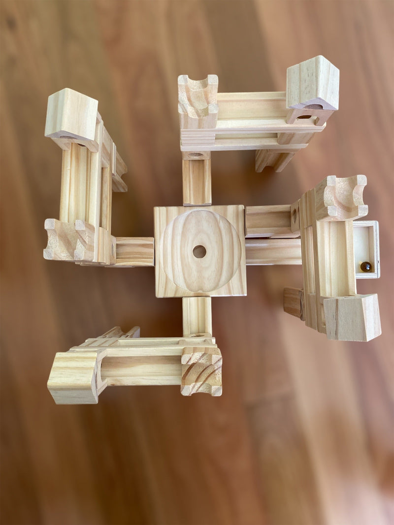 80-teiliges Kugelbahn-Set aus Holz